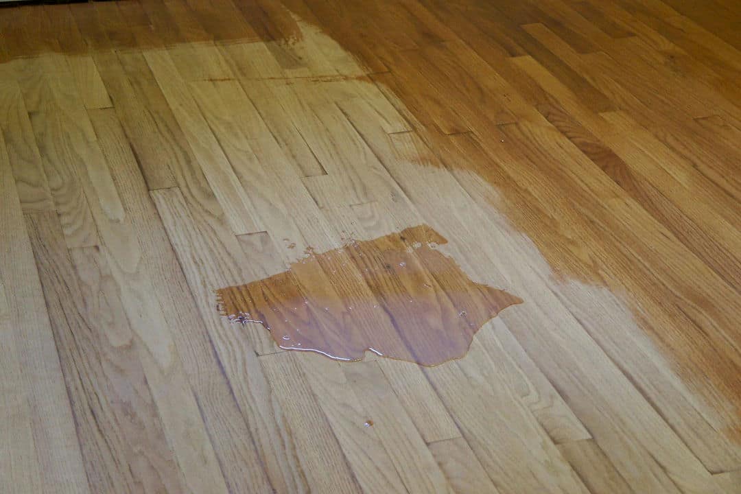 lakierowanie drewniane j podłogi